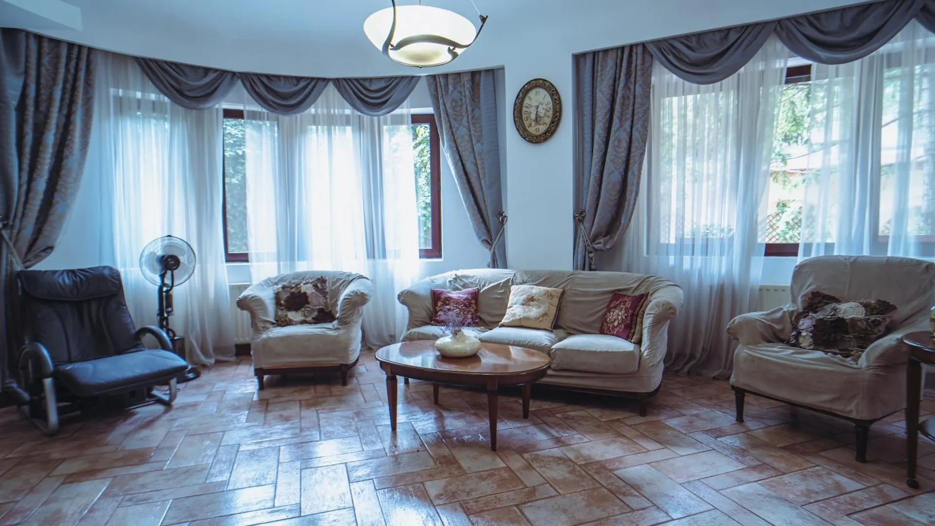 Luxuria Central Villa Bucharest location