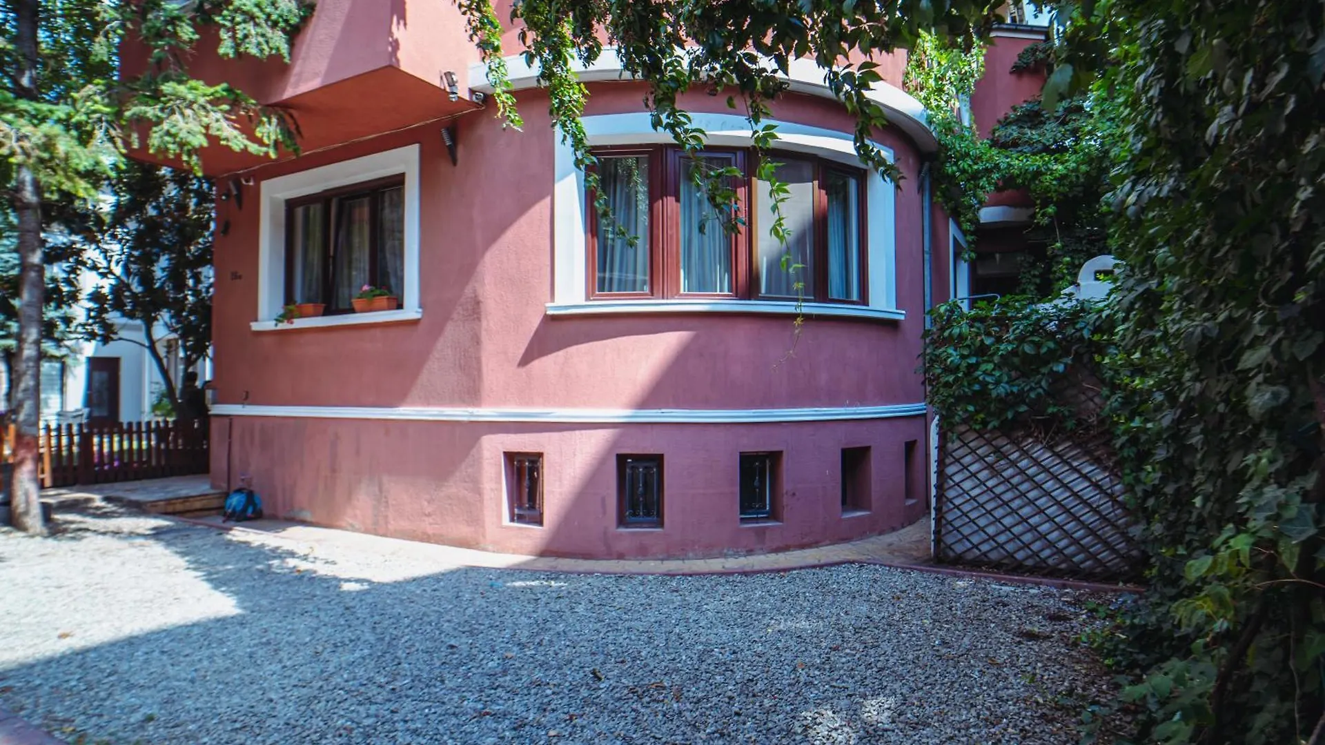 Luxuria Central Villa Bucharest Romania