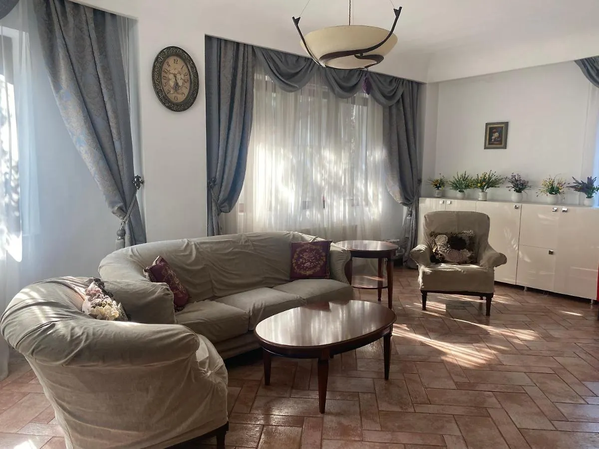 Luxuria Central Villa Bucharest 0*,